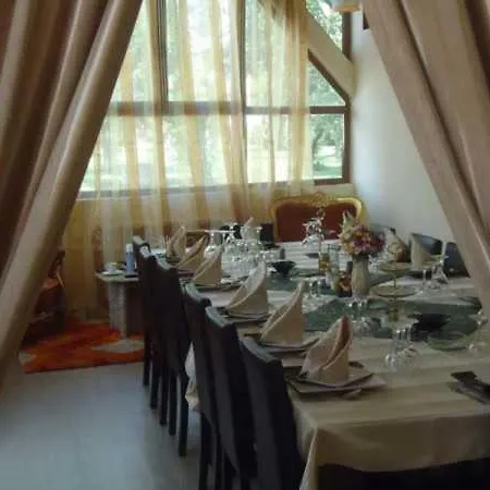 Dona Szálloda 3*